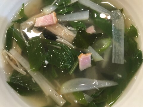 大根と水菜とえのきとネギとわかめとベーコンのスープ